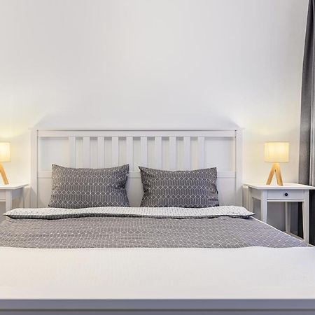 Travelers Hideout - Central Apartment Брашов Екстериор снимка