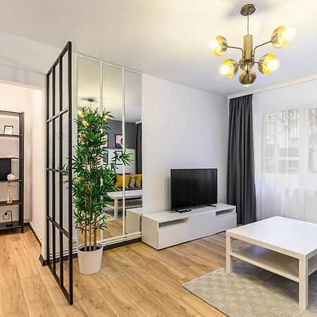 Travelers Hideout - Central Apartment Брашов Екстериор снимка