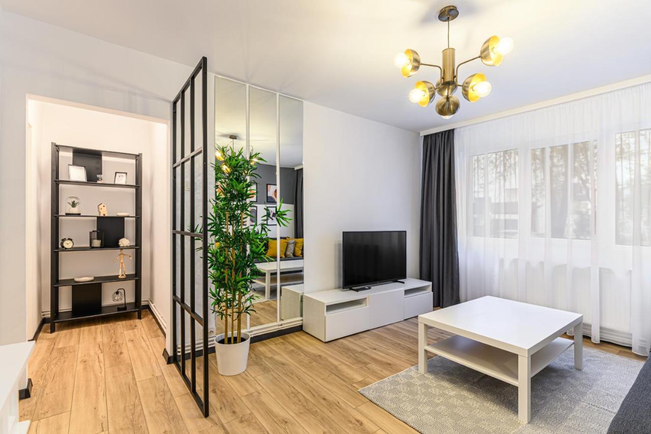Travelers Hideout - Central Apartment Брашов Екстериор снимка