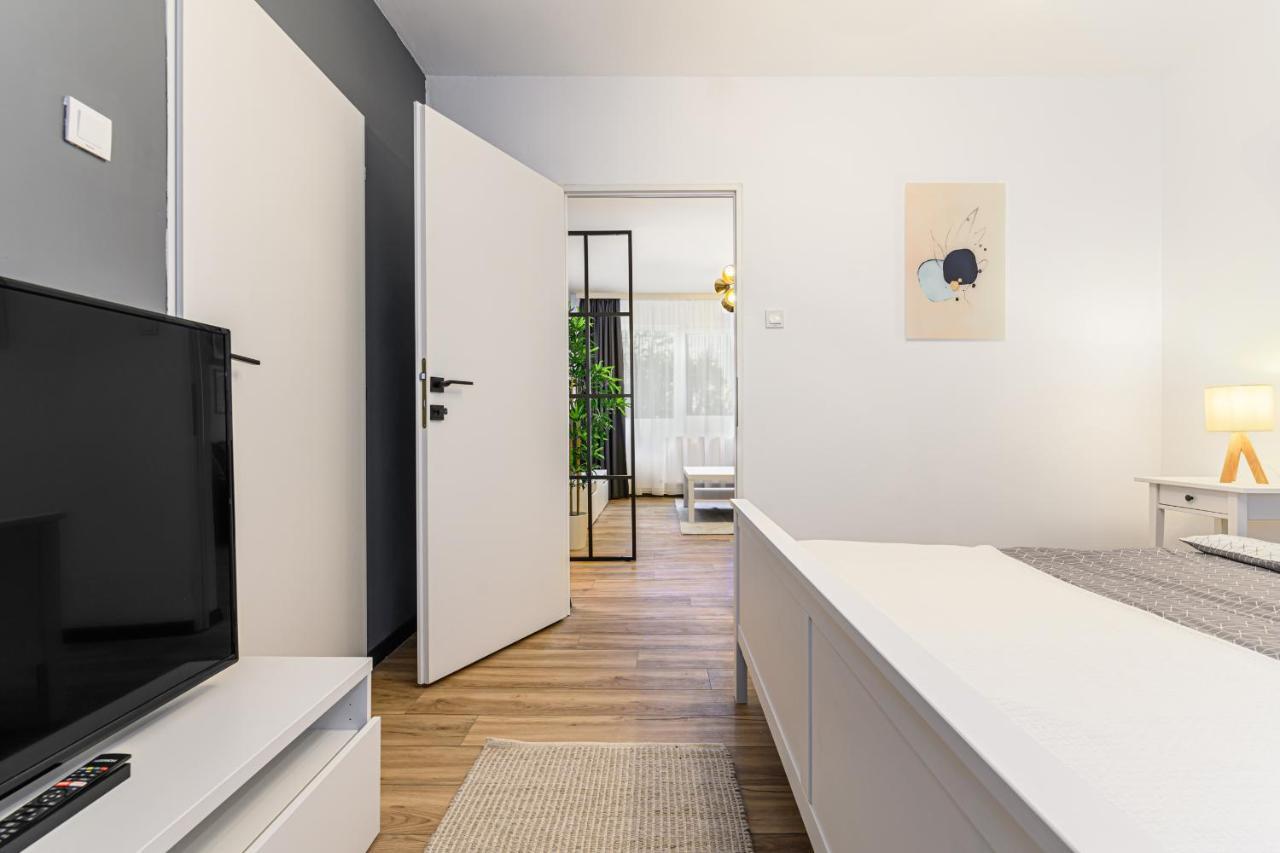 Travelers Hideout - Central Apartment Брашов Екстериор снимка