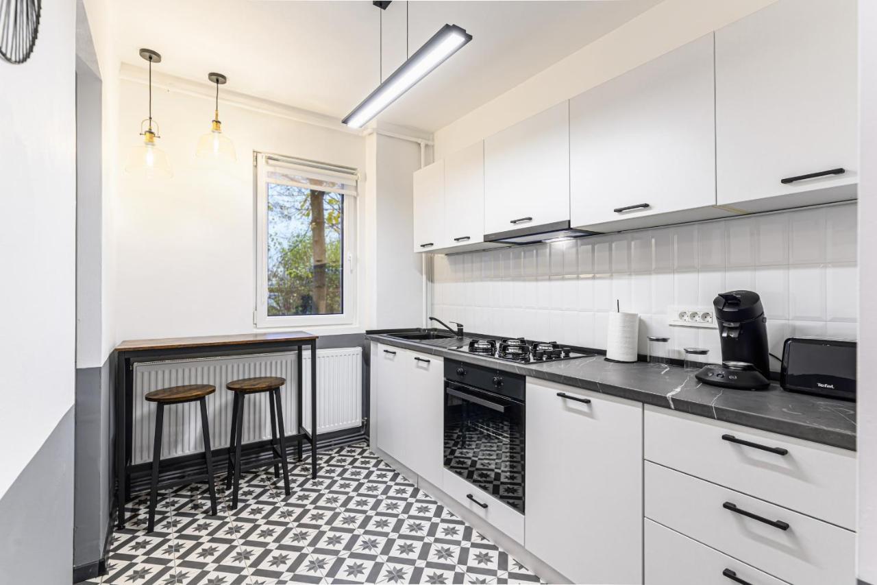 Travelers Hideout - Central Apartment Брашов Екстериор снимка
