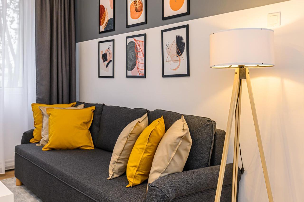 Travelers Hideout - Central Apartment Брашов Екстериор снимка