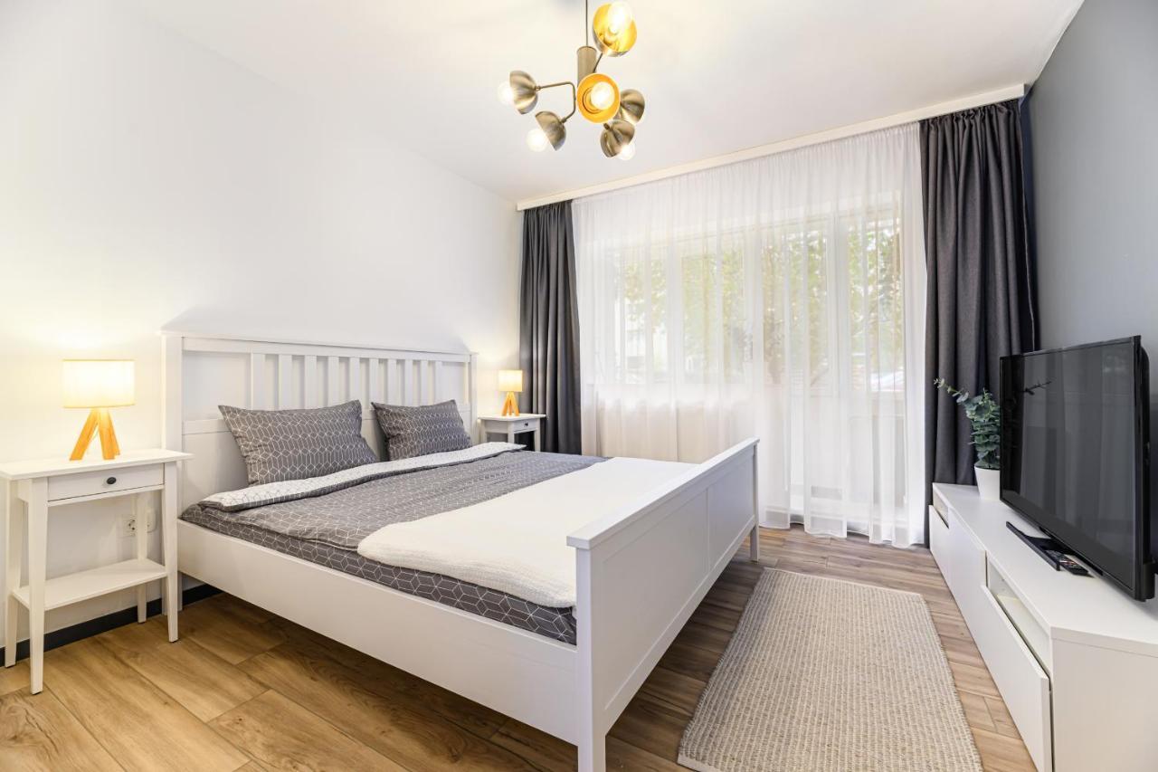 Travelers Hideout - Central Apartment Брашов Екстериор снимка