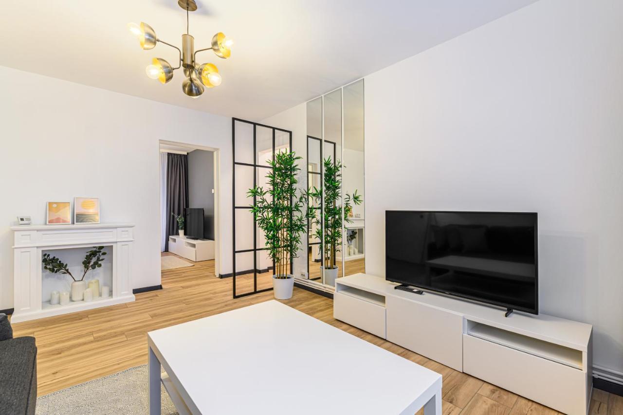 Travelers Hideout - Central Apartment Брашов Екстериор снимка