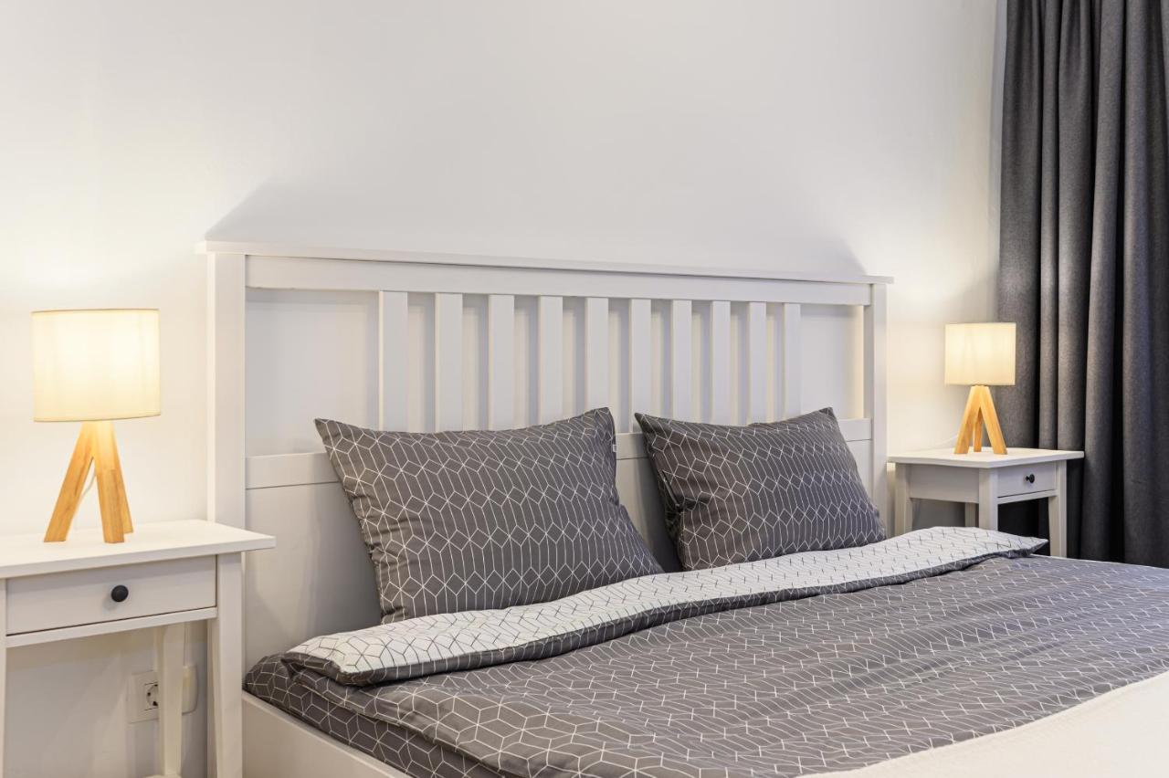 Travelers Hideout - Central Apartment Брашов Екстериор снимка
