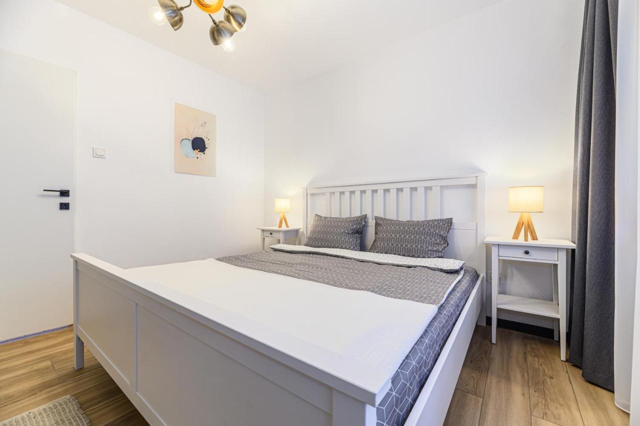 Travelers Hideout - Central Apartment Брашов Екстериор снимка