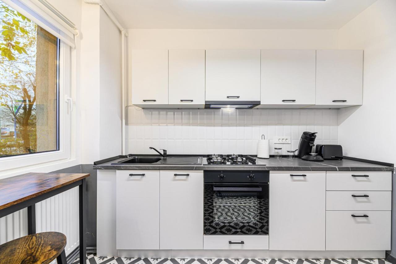 Travelers Hideout - Central Apartment Брашов Екстериор снимка