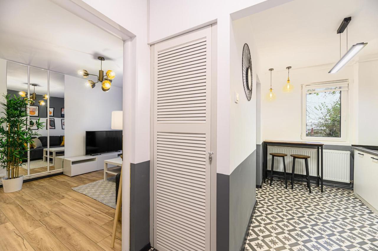Travelers Hideout - Central Apartment Брашов Екстериор снимка